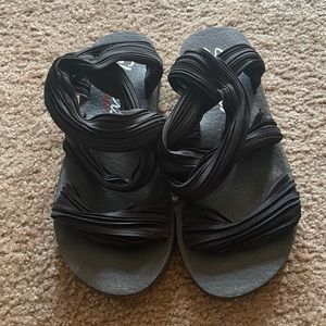 Sketcher foam wrap sandle